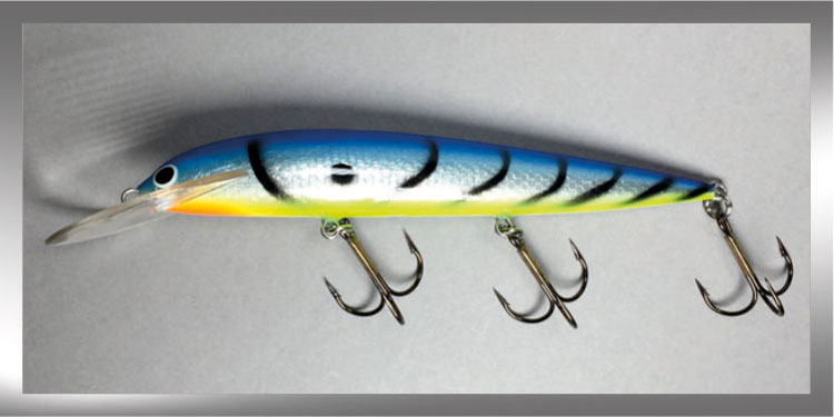 Luckylures: Der Importeur und Fachhändler der Marken Nils Master, Karikko,  Turus Ukko, Bagley, Bete und Gibbs Delta Karikko Wobbler, Länge: 15 cm,  Farbe: Blau-Silber-Gelb + schwarz gezeichnet 022, schwimmend, von Suomen  Uistin